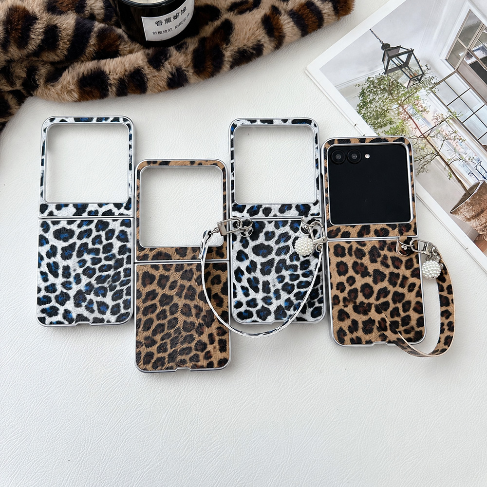 Travel Accessories Deals - เคสโทรศัพท์พับลายเสือดาวสำหรับโมโตโรล่า ราซ 60 50 อัลตร้าพร้อมสายรัดข้อมือแบบถอดได้ฝาครอบกันกระแทกป้องกันการตกกระแทก