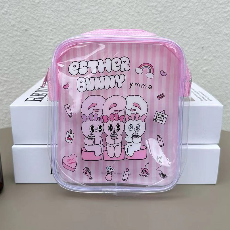 Travel Accessories Toiletry Bag - กระเป๋าใส่เครื่องสำอางลายกระต่ายเอสเธอร์น่ารัก ลายทางสีชมพู วัสดุ PVC กระเป๋าเก็บเครื่องสำอาง พกพาสะดวกสำหรับเดินทาง