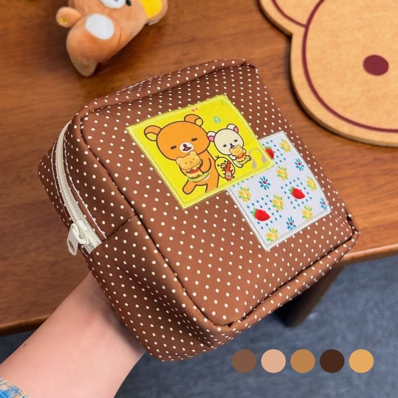 Travel Accessories Toiletry Bag - กระเป๋าแต่งหน้าลายจุดริลัคคุมะ กระเป๋าใส่เครื่องสำอางแบบพกพาพิมพ์ลายหมีน่ารัก กระเป๋าใส่เครื่องสำอางแบบมีซิป กระเป๋าใส่อุปกรณ์อาบน้ำสำหรับเดินทาง