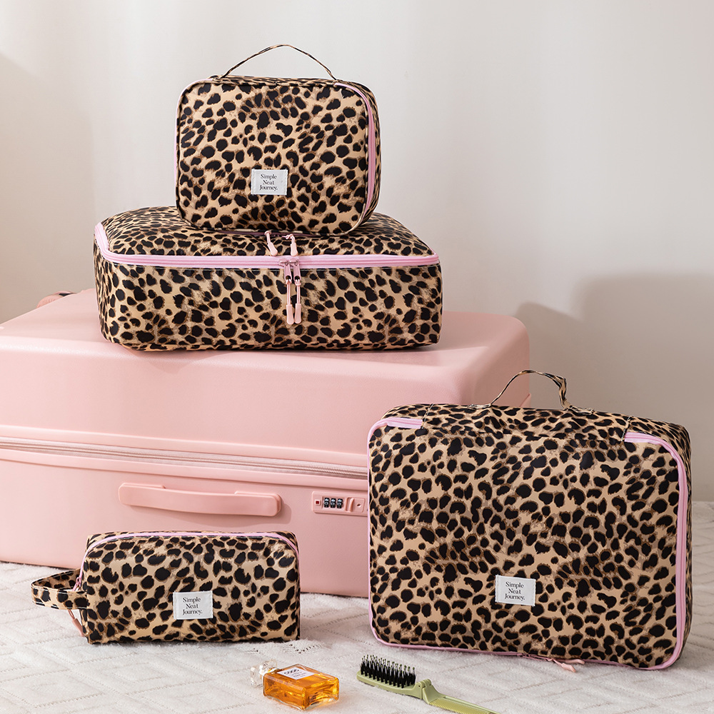 กระเป๋าแต่งหน้าลายเสือดาว กระเ - Travel Accessories Toiletry Bag บทวิจารณ์และราคา