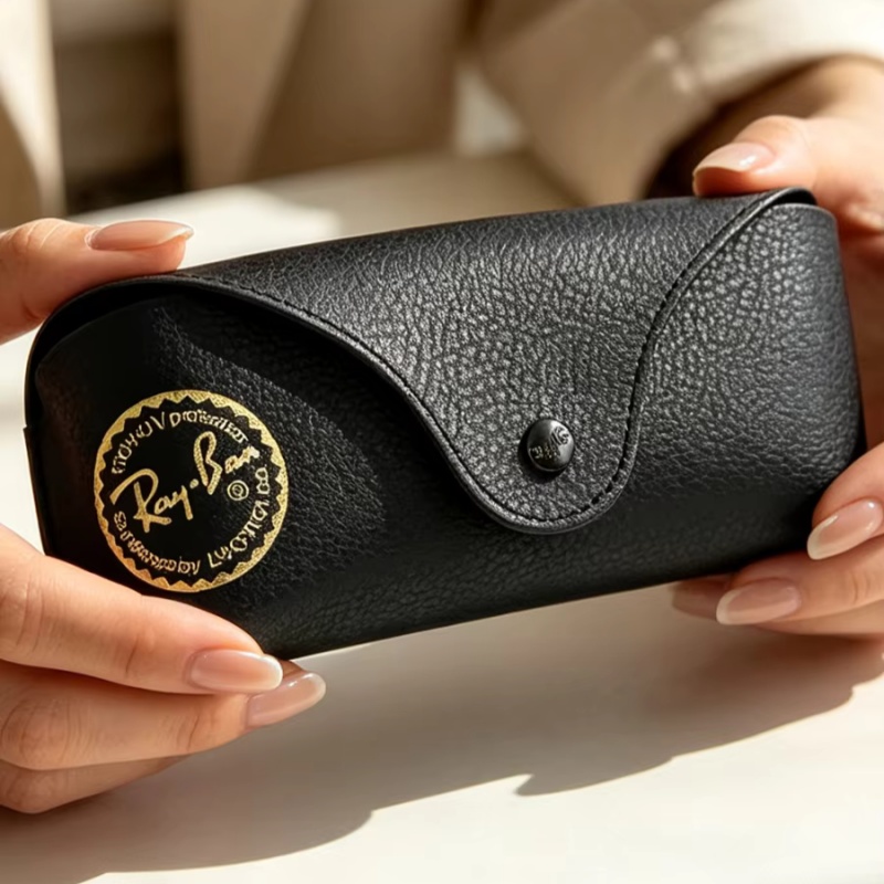 กล่องใส่แว่นกันแดดหนัง Ray-Ban - Travel Accessories Pouch For Men บทวิจารณ์และราคา
