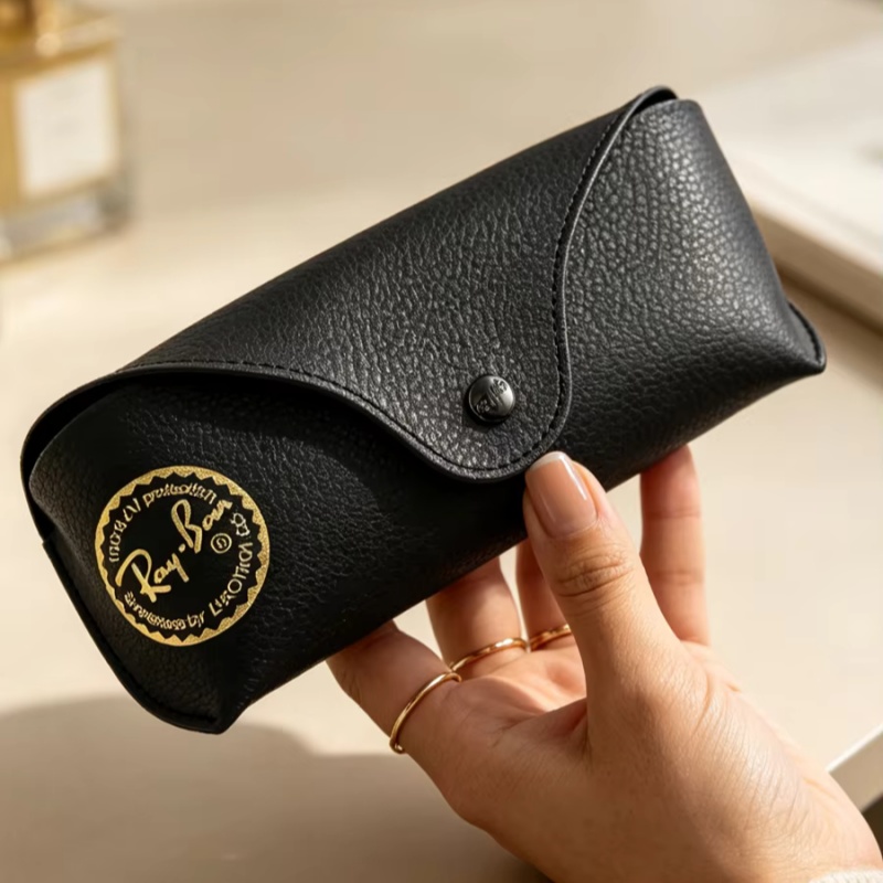 กล่องใส่แว่นกันแดดหนัง Ray-Ban - Travel Accessories Pouch For Men บทวิจารณ์และราคา